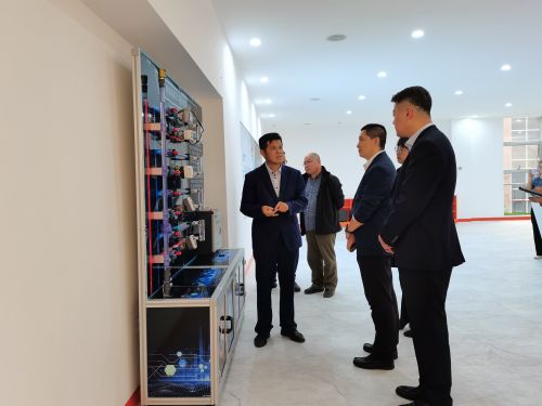 中国移动青岛分公司参观 (4).jpg